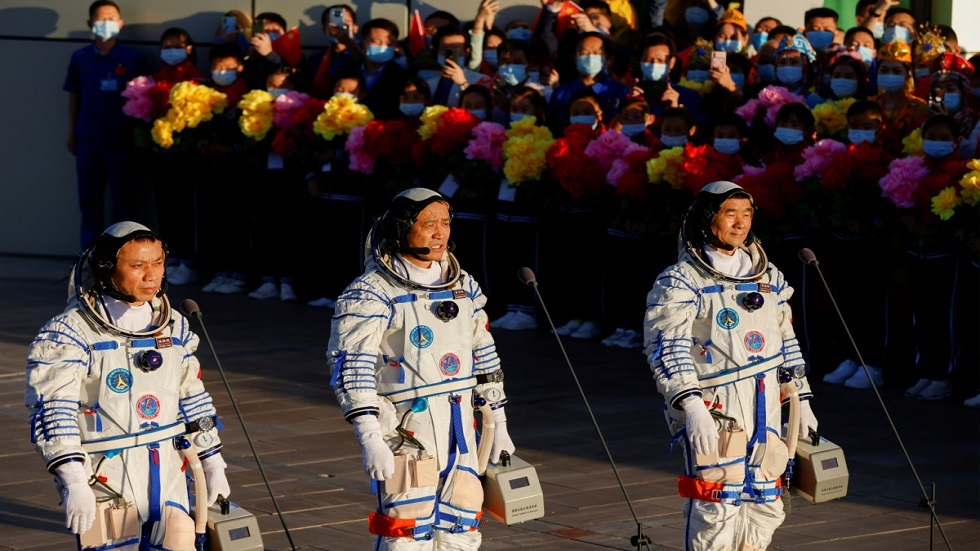 دام برس : الصين تطلق بنجاح مركبة عليها ثلاثة رواد إلى محطتها الفضائية